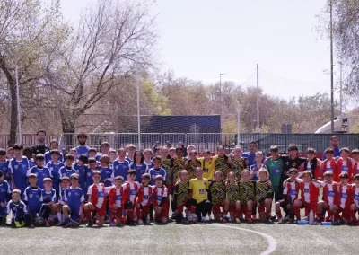 Foto de grupo del campus de fútbol MR Fútbol en la AD Complutense