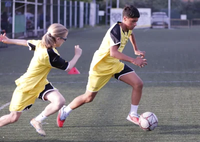Fútbol femenino: jugadora en un duelo de tecnificación en Alcalá