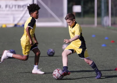 1 contra 1 en fútbol base en Alcalá de Henares