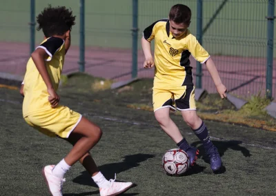 Regate en 1 contra 1 en tecnificación de fútbol base